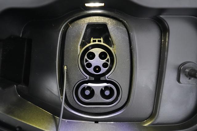 2024 Chevrolet Equinox EV — photo 8 of 20