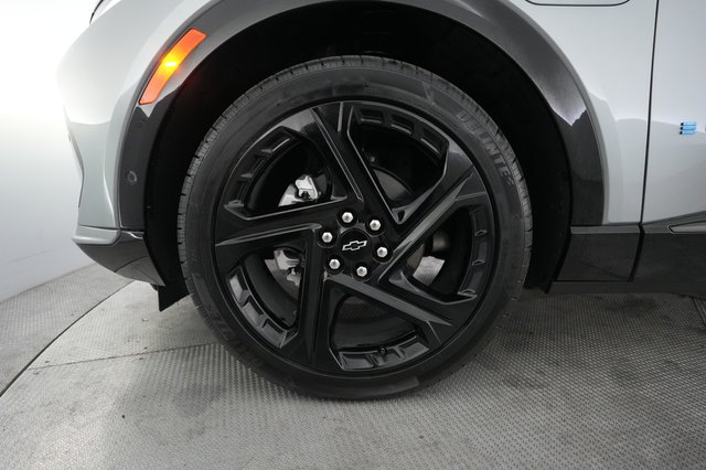 2024 Chevrolet Equinox EV — photo 15 of 20