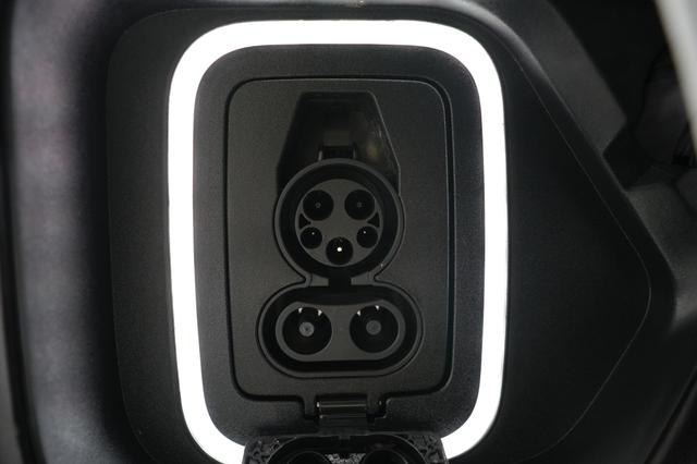2024 Rivian R1T — photo 8 of 22