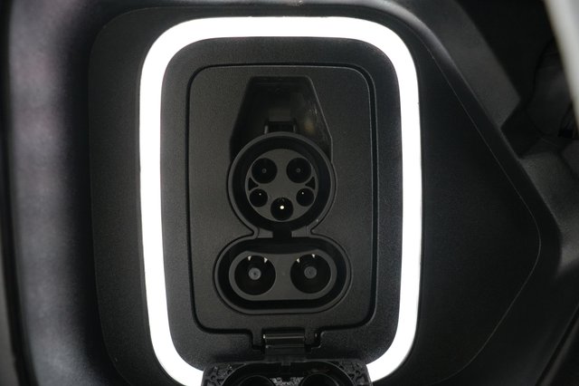 2024 Rivian R1T — photo 8 of 22