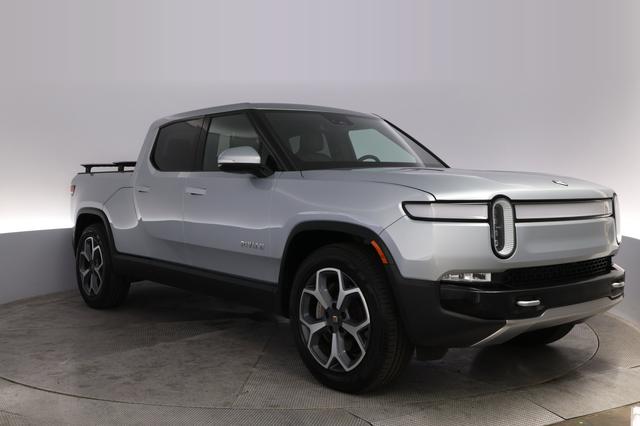 2024 Rivian R1T — photo 10 of 22