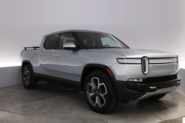 2024 Rivian R1T — photo 10 of 22
