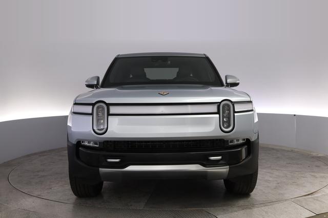 2024 Rivian R1T — photo 9 of 22