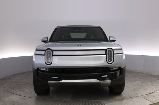 2024 Rivian R1T — photo 9 of 22