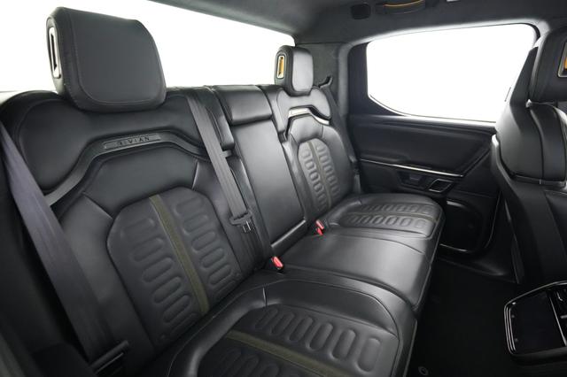 2024 Rivian R1T — photo 4 of 22
