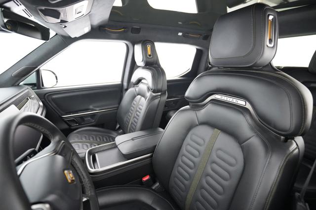 2024 Rivian R1T — photo 3 of 22