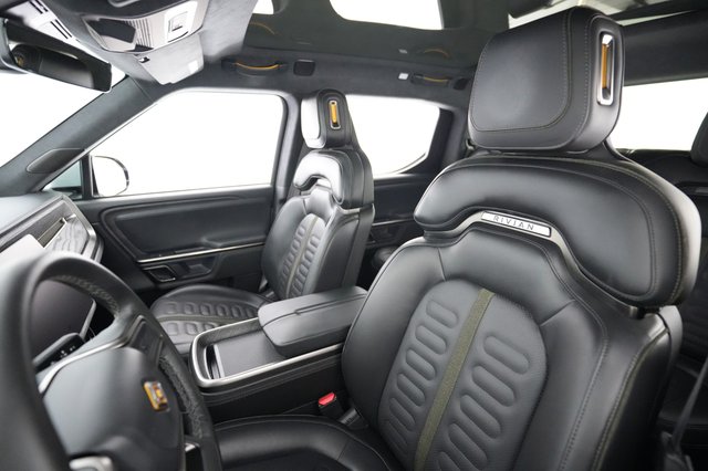 2024 Rivian R1T — photo 3 of 22