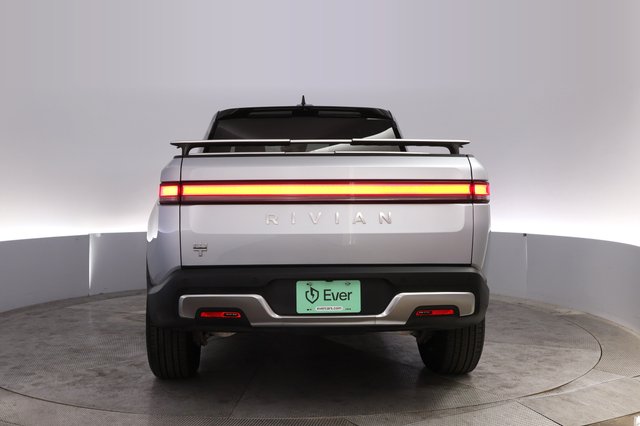 2024 Rivian R1T — photo 12 of 22