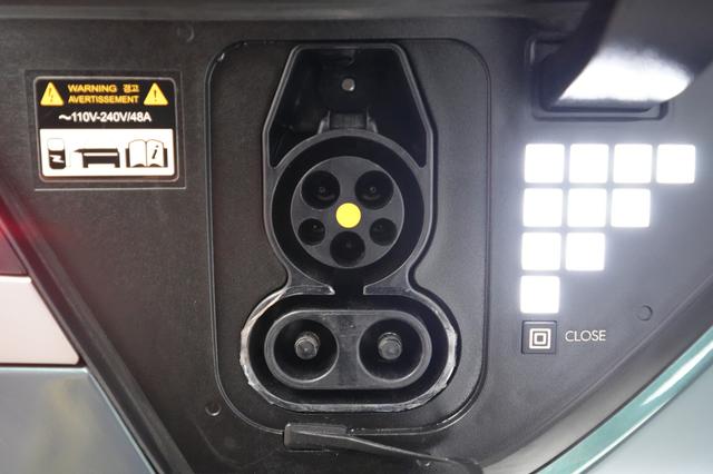 2024 Hyundai IONIQ 5 — photo 8 of 24