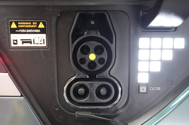 2024 Hyundai IONIQ 5 — photo 8 of 24
