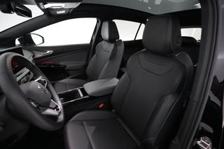 2023 Volkswagen ID.4 — photo 3 of 18