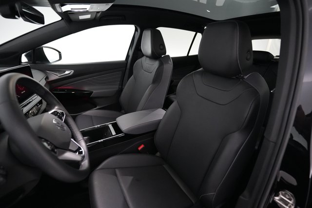 2023 Volkswagen ID.4 — photo 3 of 18