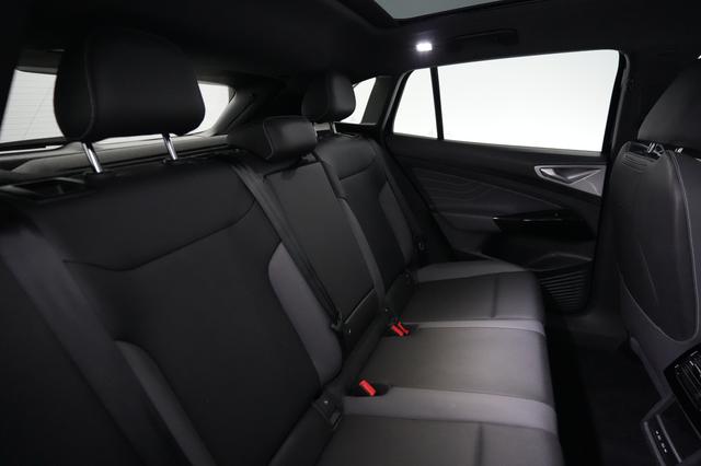 2023 Volkswagen ID.4 — photo 4 of 18
