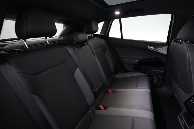 2023 Volkswagen ID.4 — photo 4 of 18