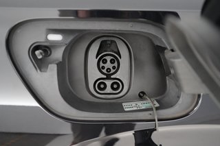 2023 Volkswagen ID.4 — photo 8 of 18