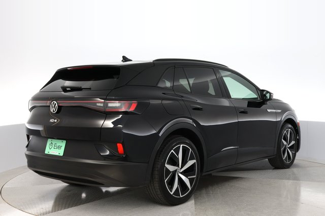 2023 Volkswagen ID.4 — photo 2 of 18