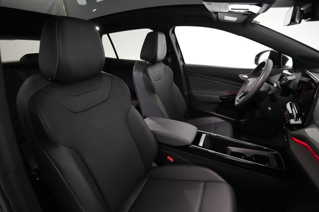 2023 Volkswagen ID.4 — photo 16 of 18