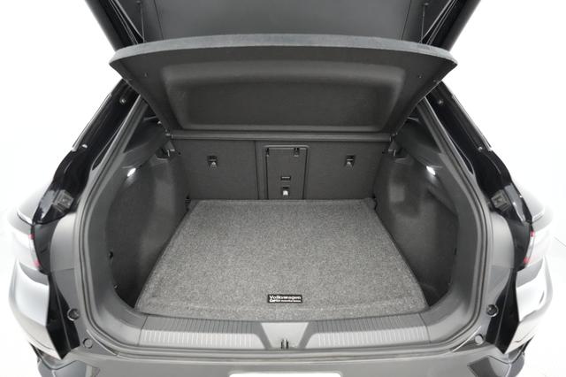 2023 Volkswagen ID.4 — photo 6 of 18