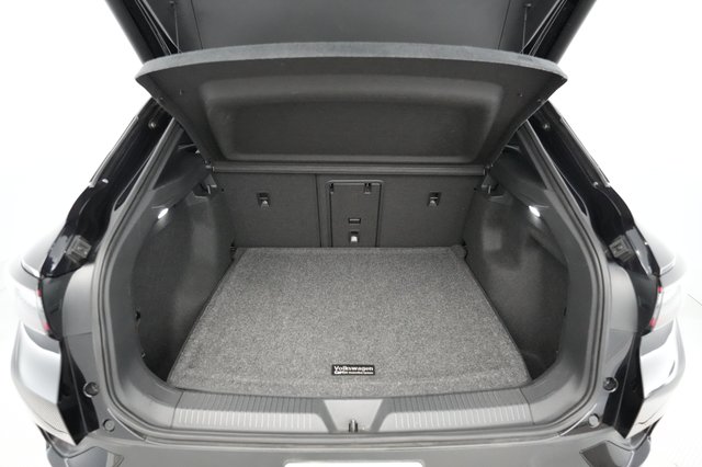 2023 Volkswagen ID.4 — photo 6 of 18