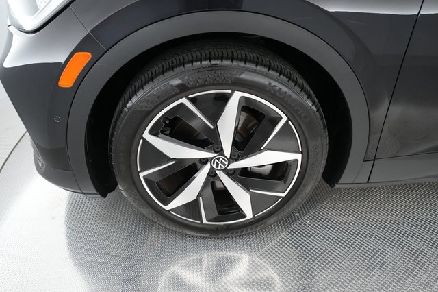 2023 Volkswagen ID.4 — photo 14 of 18