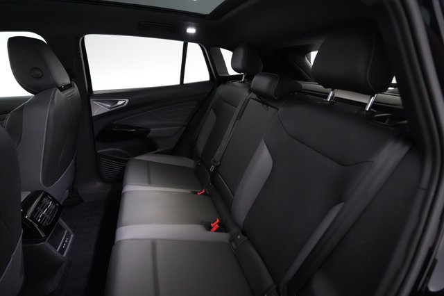 2023 Volkswagen ID.4 — photo 17 of 18