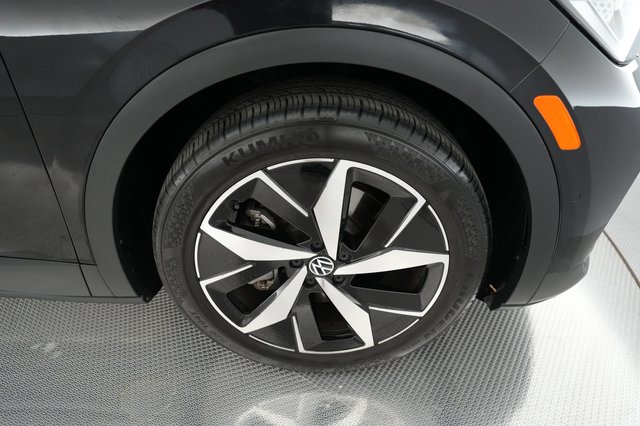 2023 Volkswagen ID.4 — photo 13 of 18