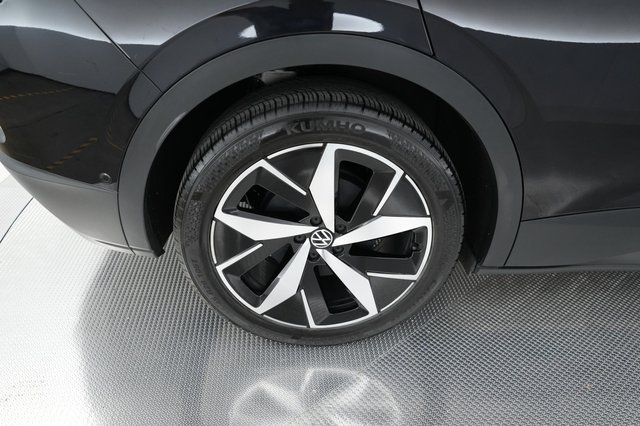 2023 Volkswagen ID.4 — photo 7 of 18