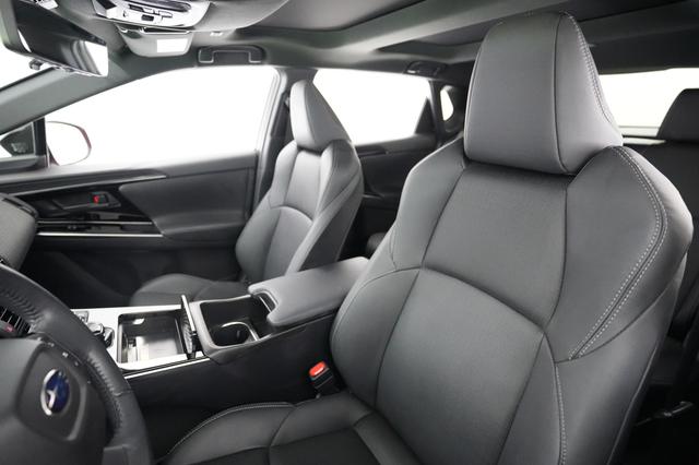 2023 Subaru Solterra — photo 3 of 23