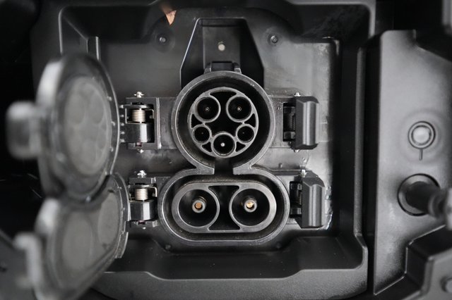 2023 Subaru Solterra — photo 8 of 21