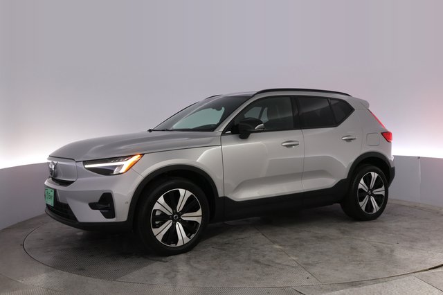 2023 Volvo XC40 Recharge — photo 14 of 24