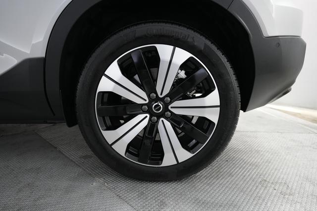 2023 Volvo XC40 Recharge — photo 7 of 24