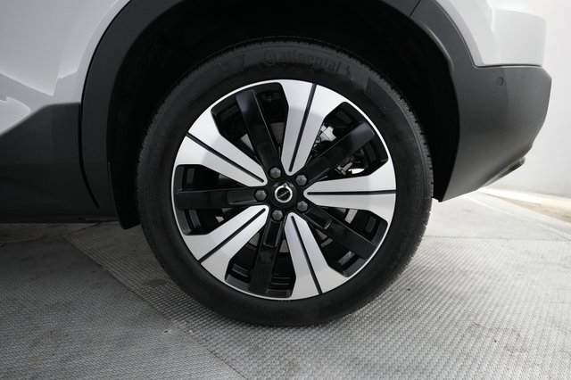 2023 Volvo XC40 Recharge — photo 7 of 24