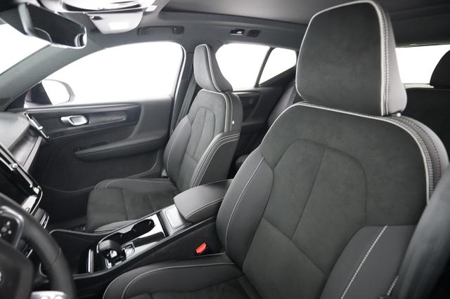 2023 Volvo XC40 Recharge — photo 3 of 24