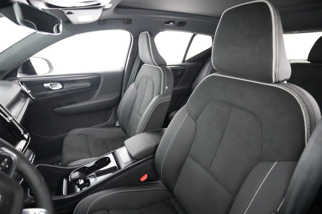 2023 Volvo XC40 Recharge — photo 3 of 24