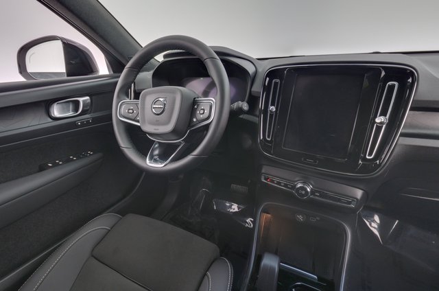 2023 Volvo XC40 Recharge — photo 20 of 24