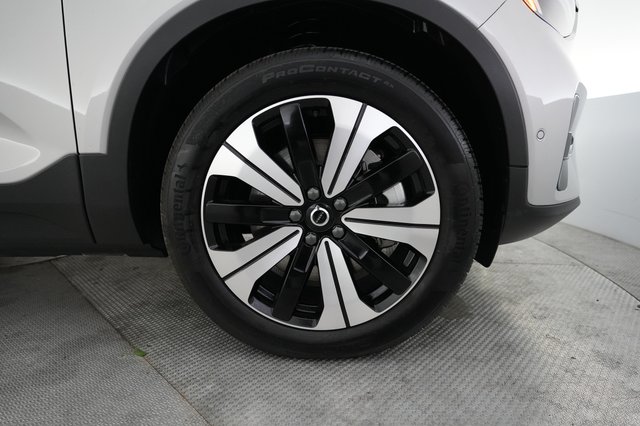 2023 Volvo XC40 Recharge — photo 16 of 24
