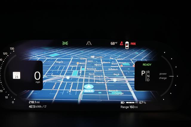 2023 Volvo XC40 Recharge — photo 5 of 24