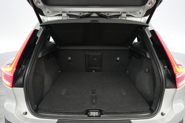 2023 Volvo XC40 Recharge — photo 6 of 24