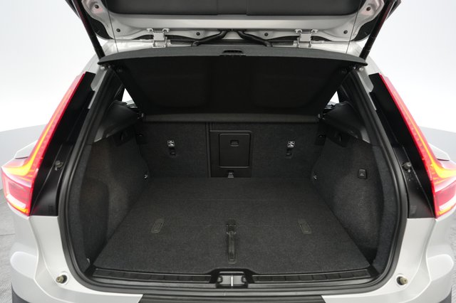 2023 Volvo XC40 Recharge — photo 6 of 24