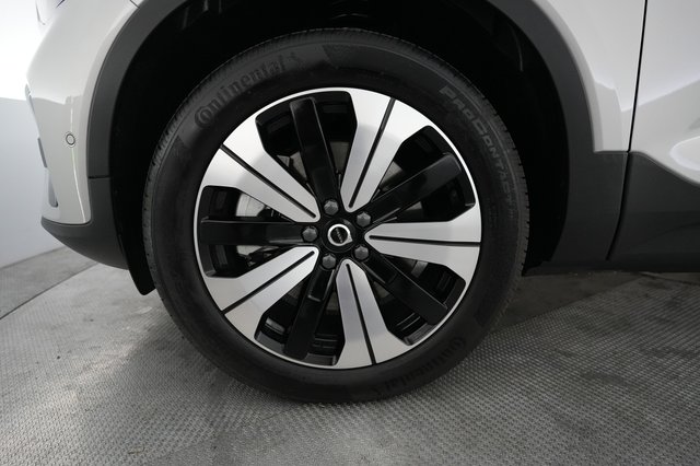 2023 Volvo XC40 Recharge — photo 15 of 24
