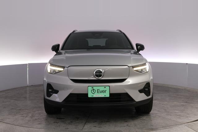 2023 Volvo XC40 Recharge — photo 9 of 24
