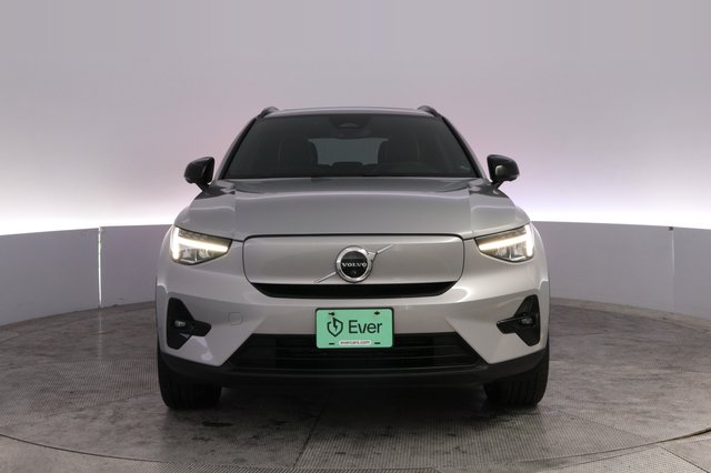 2023 Volvo XC40 Recharge — photo 9 of 24