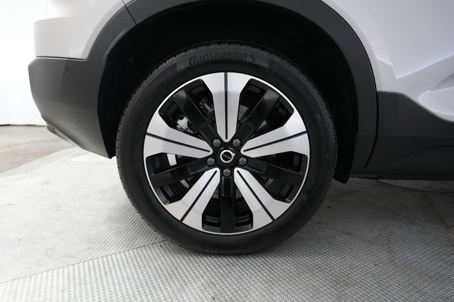 2023 Volvo XC40 Recharge — photo 17 of 24