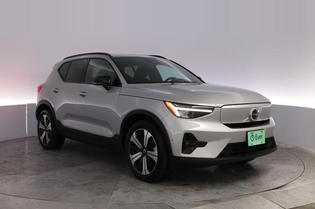 2023 Volvo XC40 Recharge — photo 10 of 24