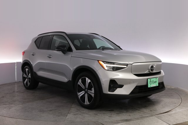 2023 Volvo XC40 Recharge — photo 10 of 24