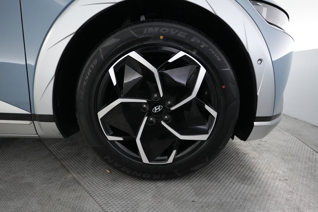 2024 Hyundai IONIQ 5 — photo 16 of 24