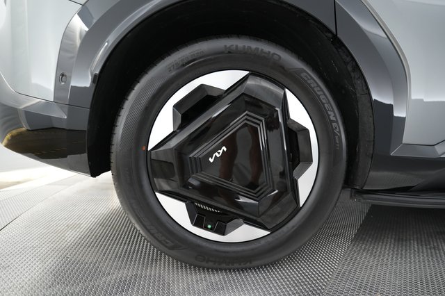 2024 Kia EV9 — photo 17 of 30