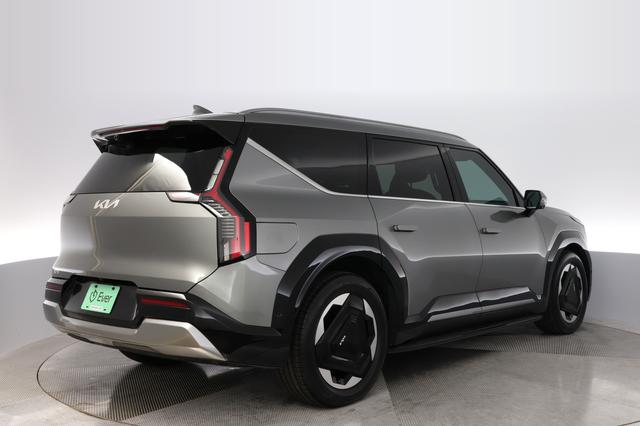 2024 Kia EV9 — photo 2 of 30