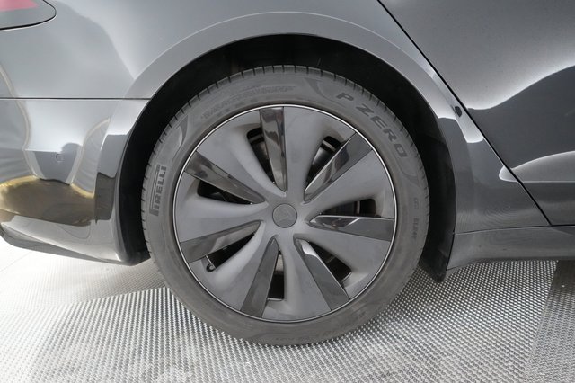 2022 Tesla Model S — photo 7 of 21