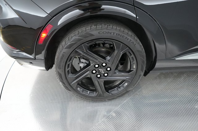 2024 Chevrolet Equinox EV — photo 13 of 19